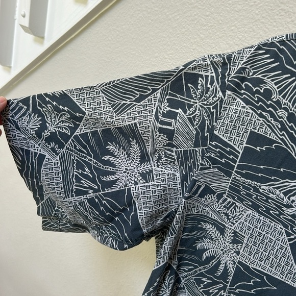 Reyn Spooner Hawaiian Short Sleeve Button Down Shirt - Picture 5 of 9